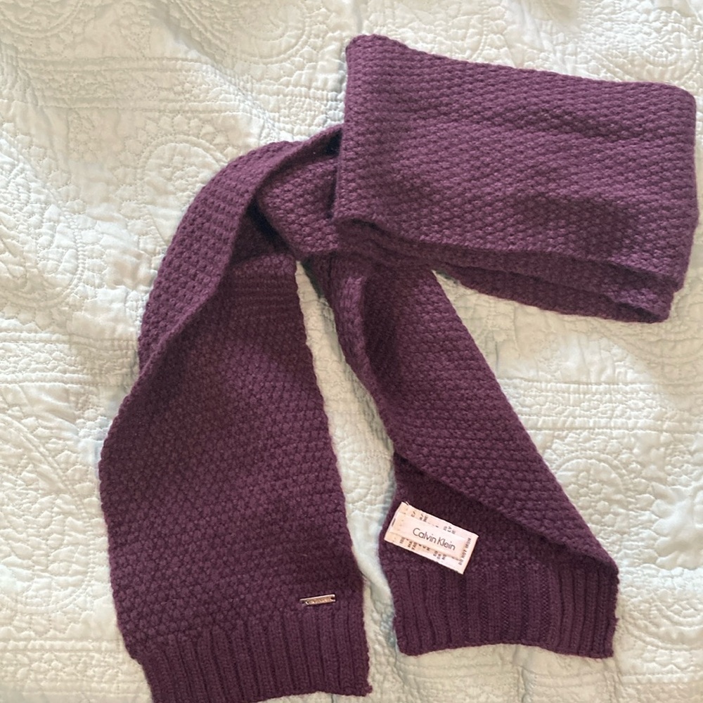 Plumb Calvin Klein acrylic scarf